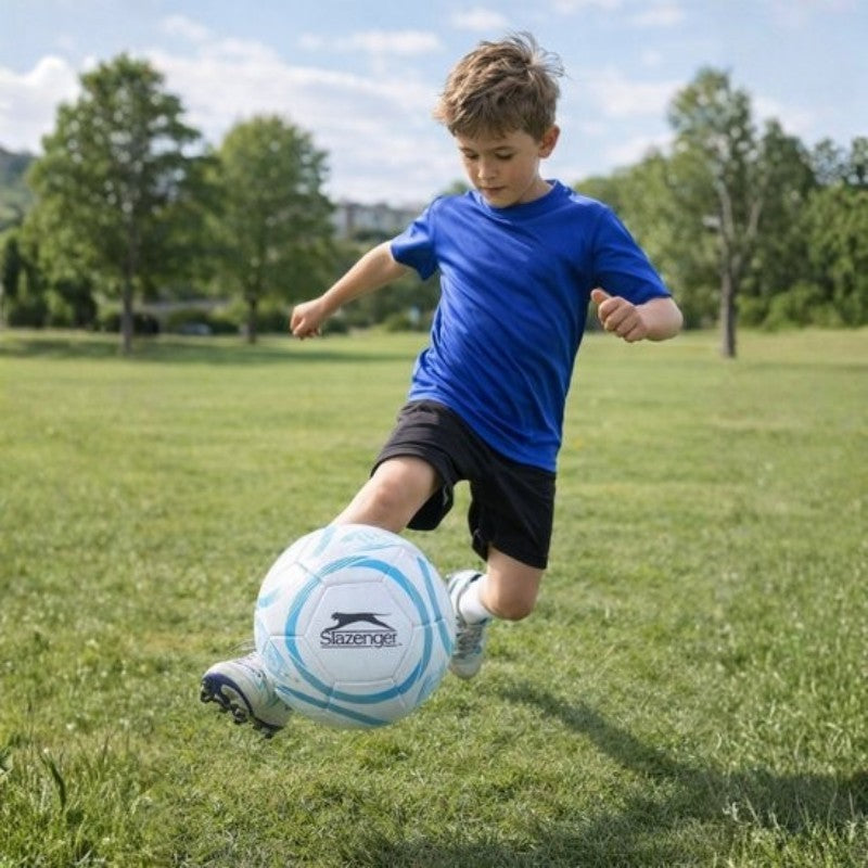 Slazenger - 32dílný Trainings- Fußball- Ball Größe 5 (bílo/blau) – Produktabbildung 2