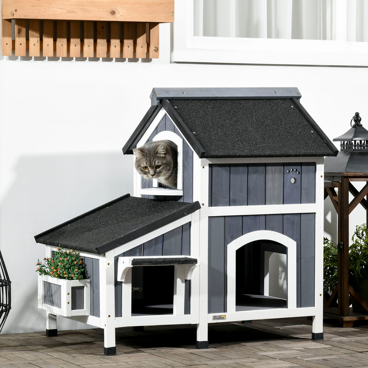 PawHut Outdoor-Katzenhaus, zweistöckig, Bodenabstand, Naturholz, Asphaltdach, grau, 96 x 65 x 85,5 cm – Produktabbildung 2