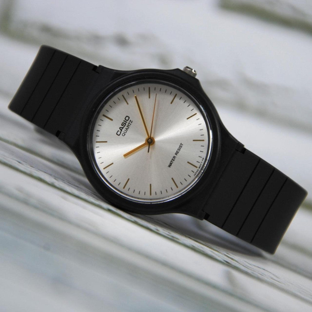 Casio Unisexuhr – MQ-24-7E2LDF