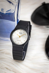 Casio Unisexuhr – MQ-24-7E2LDF