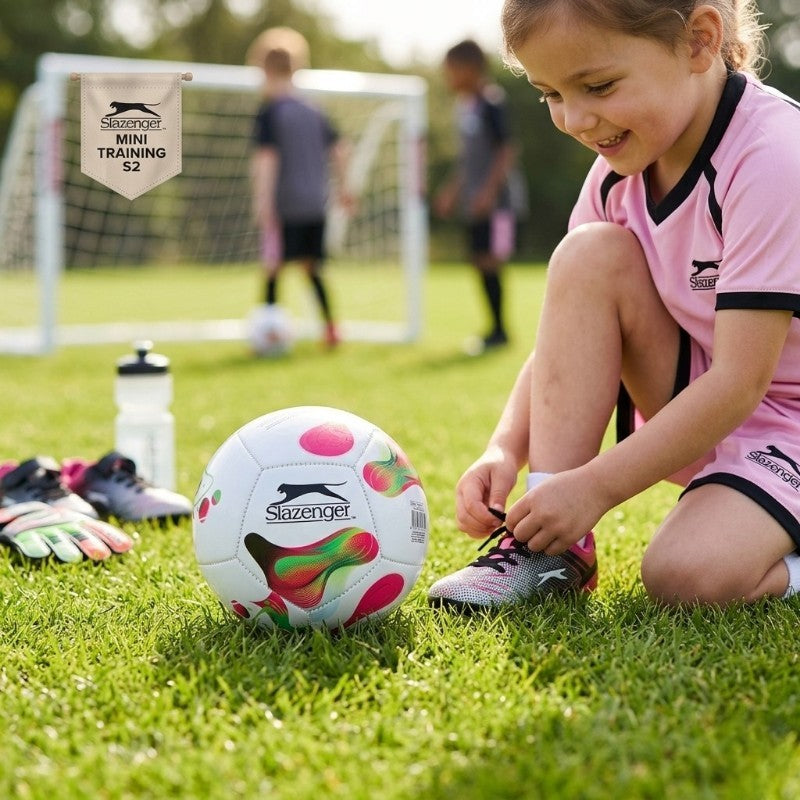 Slazenger - Mini Trainings- Fußball- Ball für Kinder, 12 panelů, Größe 2 (weiß/rosa) – Produktabbildung 2
