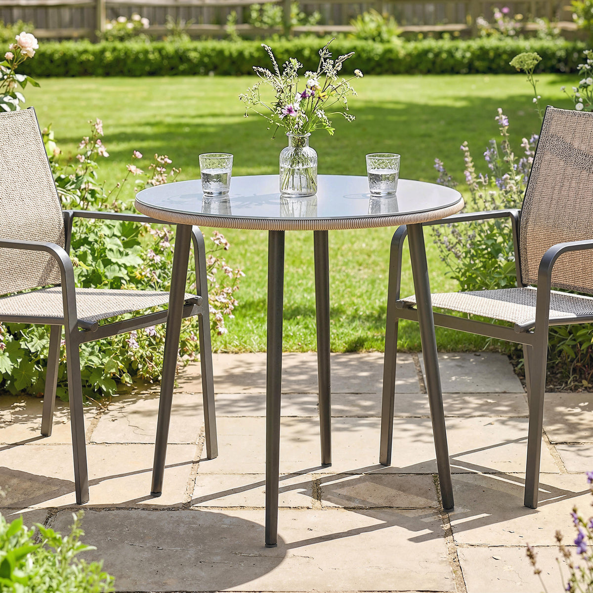 Outsunny Gartentisch Stahl Buffettisch mit Stahlrahmen, PE-Rattan-Rand, verstellbaren Füßen, 4 Personen – Produktabbildung 2