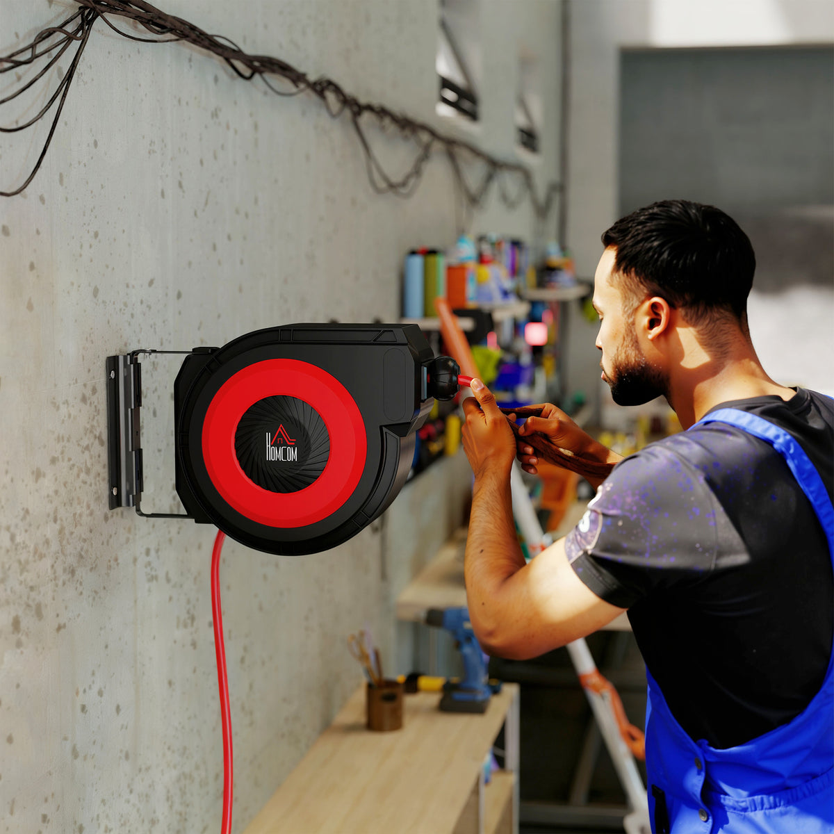 HOMCOM Schlauchtrommel mit Einzugs-Mechanismus, 16,5 m langer Schlauch, Wandmontage, Rot+Schwarz – Produktabbildung 2