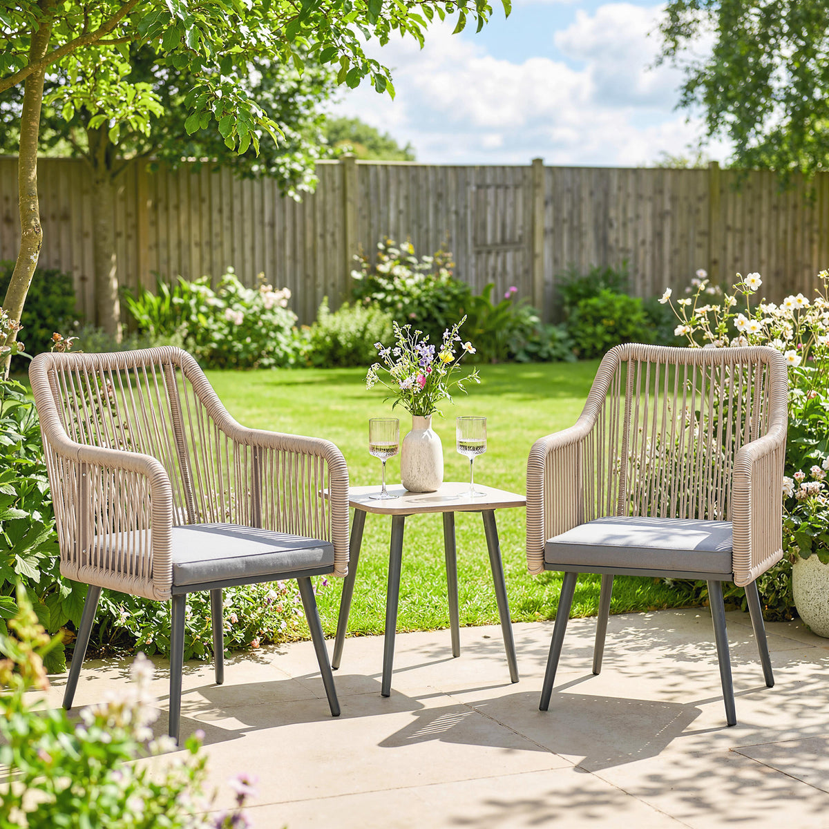 Outsunny Gartenstuhl 2er Set wetterfest Gartenstühle mit Armlehne Sitzkissen Metallrahmen bis 120 kg – Produktabbildung 2