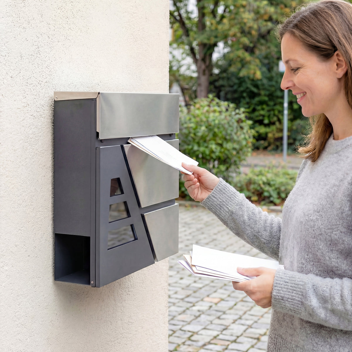 HOMCOM Briefkasten Wandmontage Wetterfest mit Zeitungshalter und 2 Schlüsseln für Außenwand, Dunkelgrau – Produktabbildung 2