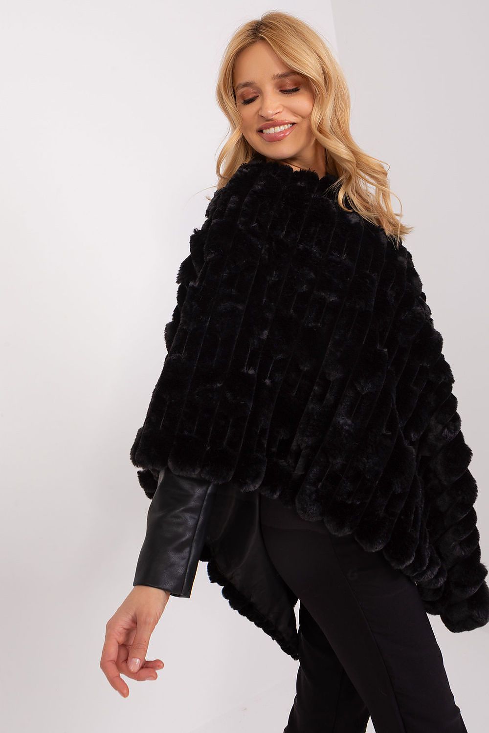  Poncho model 190855 Wool Fashion Italia 