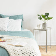 Runder Metalltisch im Loft-Stil