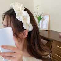 Satin-Haarreif – weiß mit Perlen – Produktabbildung 7