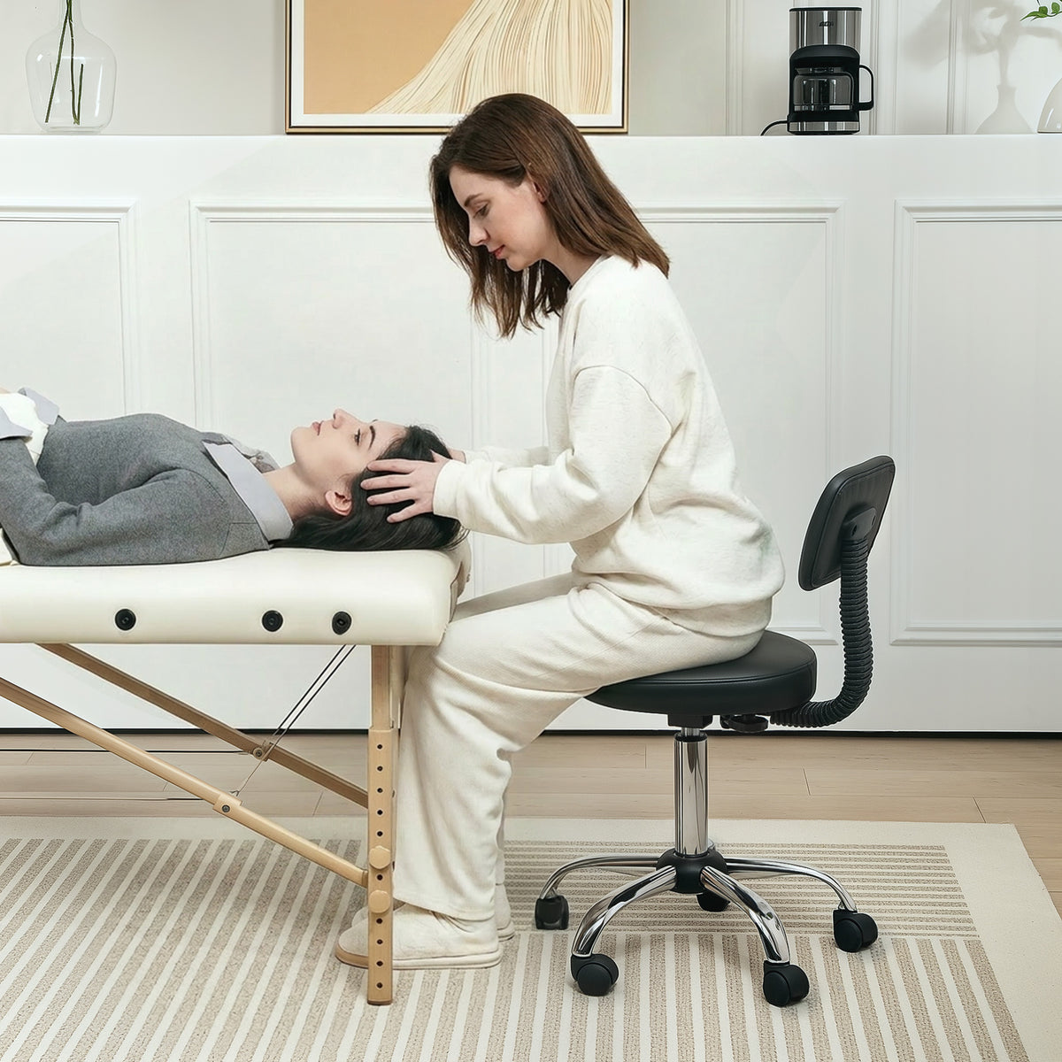 HOMCOM Rollhocker Höhenverstellbarer Drehhocker mit Lehne, Drehbarer Arbeitshocker Kunstleder Schwarz 46 – Produktabbildung 2